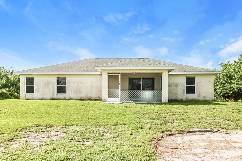1,750/Mo, 935 Green St E Lehigh Acres, FL 33974 Rear View