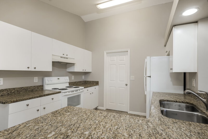 1,705/Mo, 719 Roma Ave S Lehigh Acres, FL 33974 Kitchen View