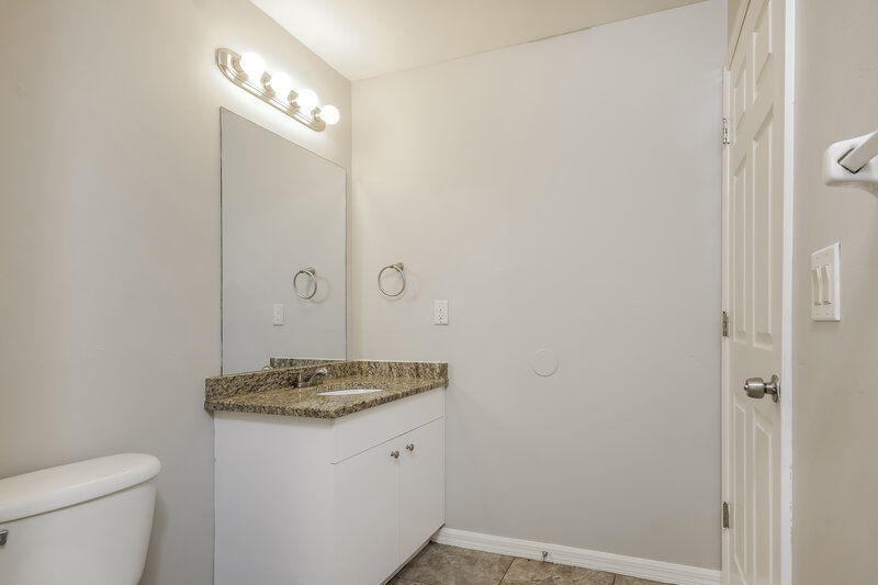 1,705/Mo, 719 Roma Ave S Lehigh Acres, FL 33974 Main Bathroom View 2