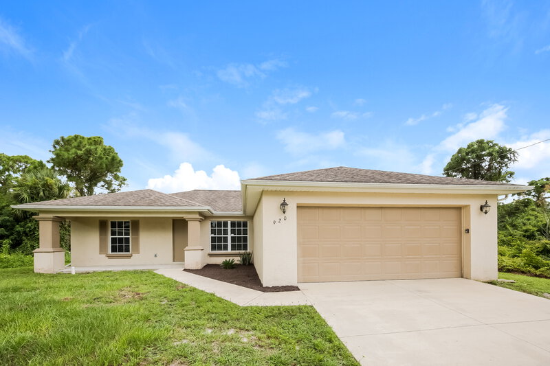 2,520/Mo, 920 Anthony St E Lehigh Acres, FL 33974 External View