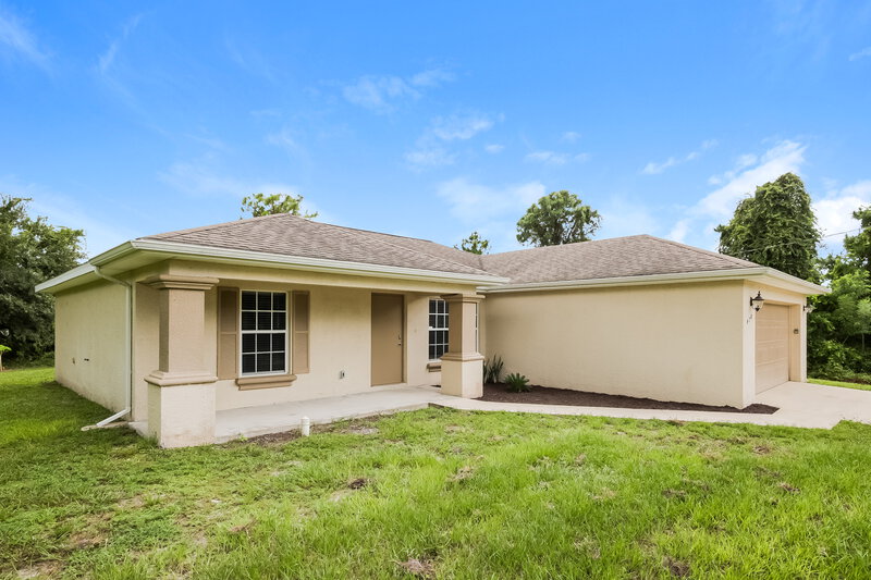 2,520/Mo, 920 Anthony St E Lehigh Acres, FL 33974 Front View