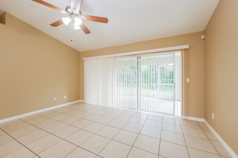 2,520/Mo, 920 Anthony St E Lehigh Acres, FL 33974 Living Room View