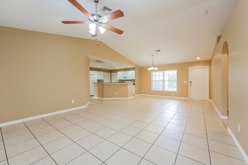 2,520/Mo, 920 Anthony St E Lehigh Acres, FL 33974 Living Room View 2