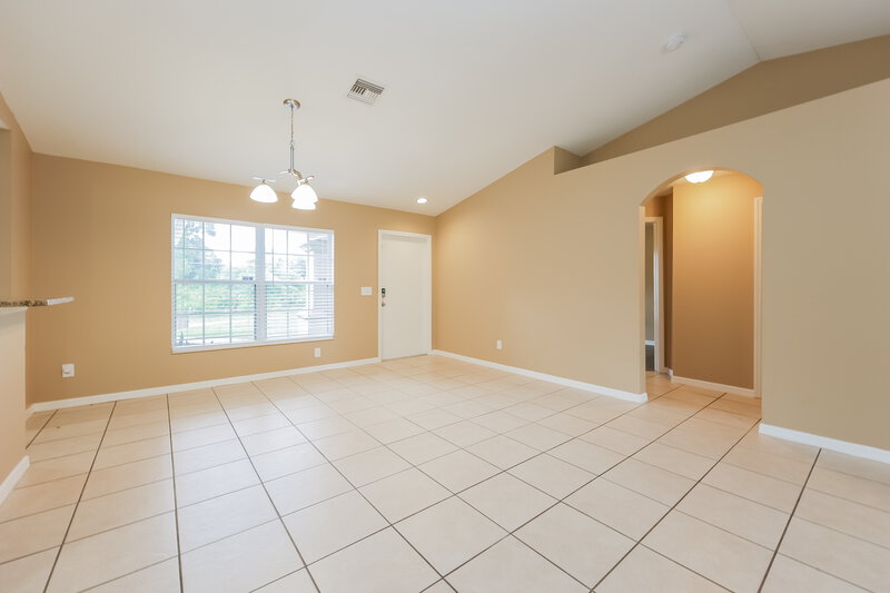 2,520/Mo, 920 Anthony St E Lehigh Acres, FL 33974 Dining Room View 2