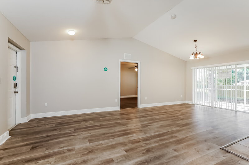1,690/Mo, 3421 33rd St SW Lehigh Acres, FL 33976 Living Room View 3