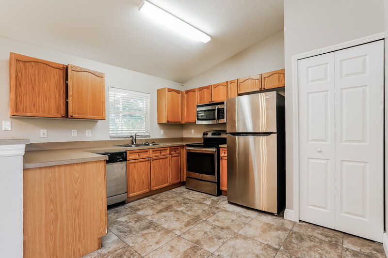 1,690/Mo, 3421 33rd St SW Lehigh Acres, FL 33976 Kitchen View
