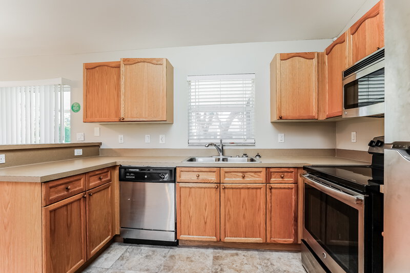1,690/Mo, 3421 33rd St SW Lehigh Acres, FL 33976 Kitchen View 2
