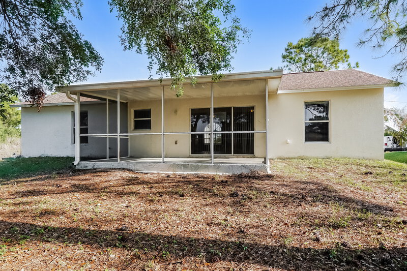 1,690/Mo, 3421 33rd St SW Lehigh Acres, FL 33976 Rear View