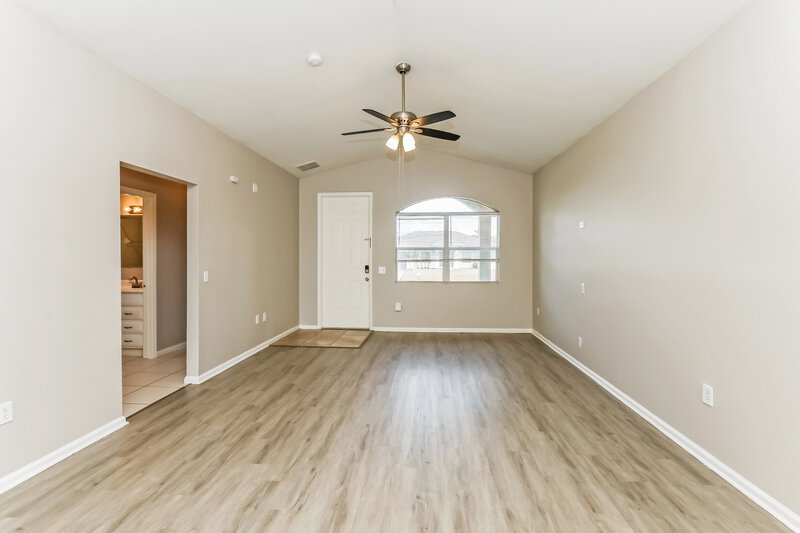 1,590/Mo, 3005 21st St SW Lehigh Acres, FL 33976 Living Room View 2