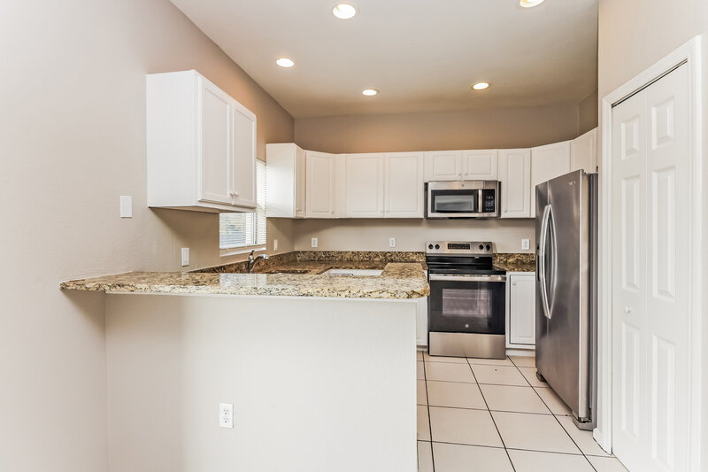 1,590/Mo, 3005 21st St SW Lehigh Acres, FL 33976 Kitchen View