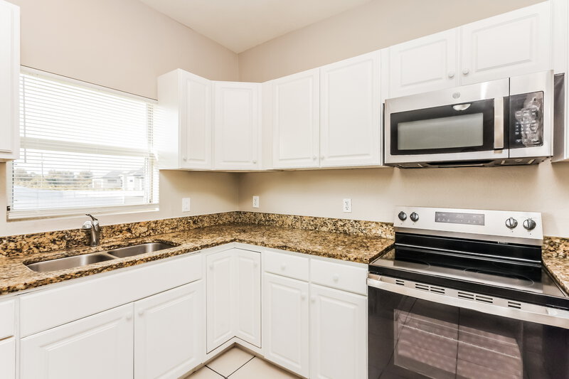 1,590/Mo, 3005 21st St SW Lehigh Acres, FL 33976 Kitchen View 3
