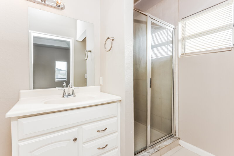 1,590/Mo, 3005 21st St SW Lehigh Acres, FL 33976 Main Bathroom View