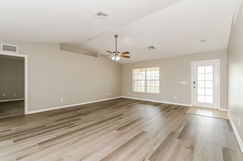 1,650/Mo, 3608 5th St SW Lehigh Acres, FL 33976 Living Room View 3
