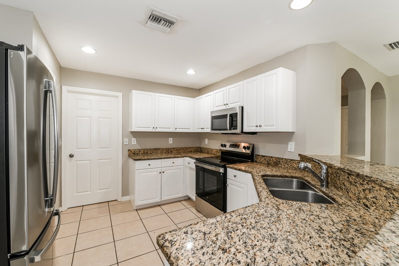 1,650/Mo, 3608 5th St SW Lehigh Acres, FL 33976 Kitchen View