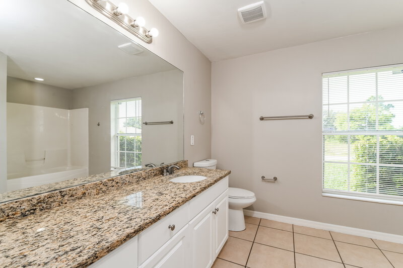 1,650/Mo, 3608 5th St SW Lehigh Acres, FL 33976 Main Bathroom View