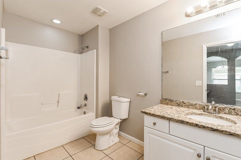 1,650/Mo, 3608 5th St SW Lehigh Acres, FL 33976 Bathroom View