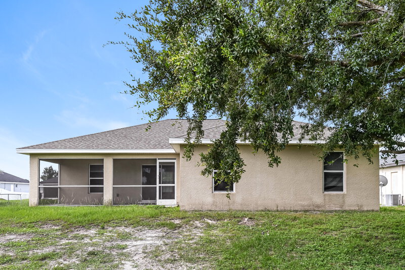 1,650/Mo, 3608 5th St SW Lehigh Acres, FL 33976 Rear View