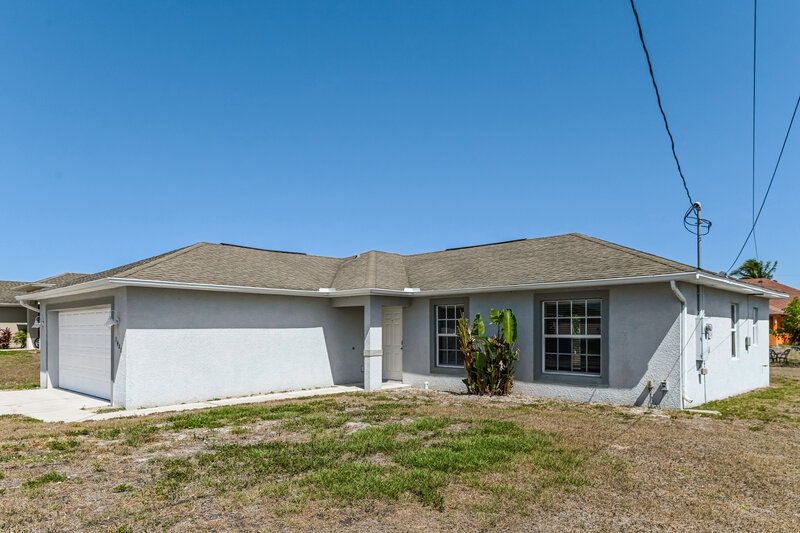 2,290/Mo, 3400 34th St SW Lehigh Acres, FL 33976 Front View