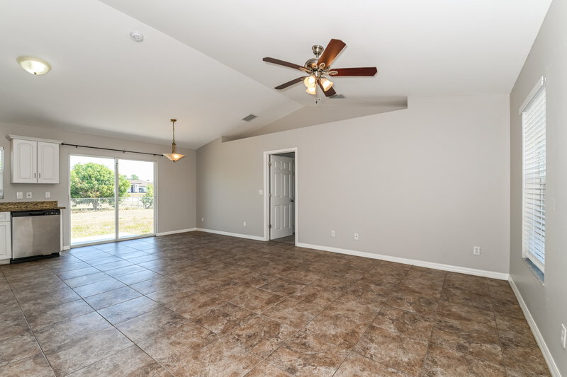 2,290/Mo, 3400 34th St SW Lehigh Acres, FL 33976 Living Room View 2