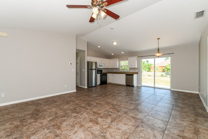 2,290/Mo, 3400 34th St SW Lehigh Acres, FL 33976 Living Room View 3