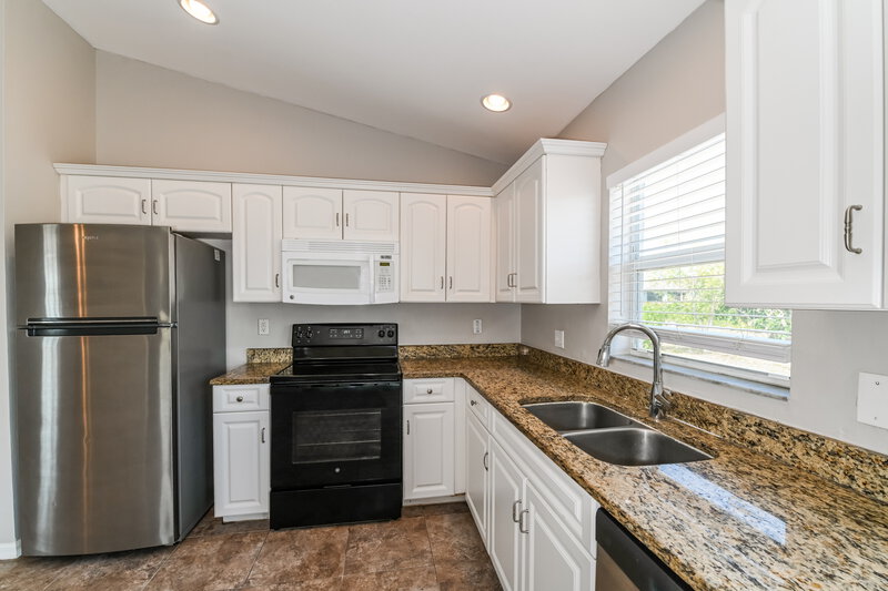 2,290/Mo, 3400 34th St SW Lehigh Acres, FL 33976 Kitchen View