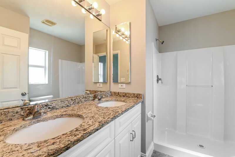 2,290/Mo, 3400 34th St SW Lehigh Acres, FL 33976 Main Bathroom View
