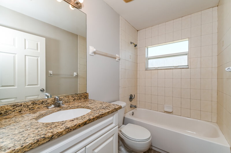 2,290/Mo, 3400 34th St SW Lehigh Acres, FL 33976 Bathroom View