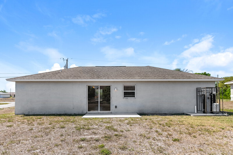 2,290/Mo, 3400 34th St SW Lehigh Acres, FL 33976 Rear View