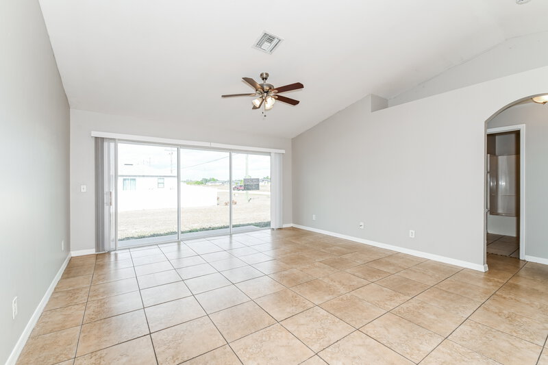 1,610/Mo, 3100 22nd St SW Lehigh Acres, FL 33976 Living Room View 2