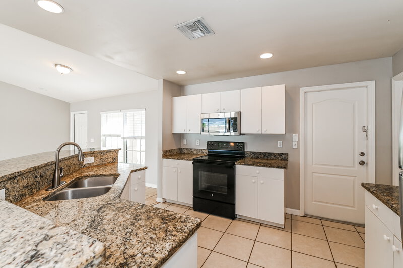 1,610/Mo, 3100 22nd St SW Lehigh Acres, FL 33976 Kitchen View 3