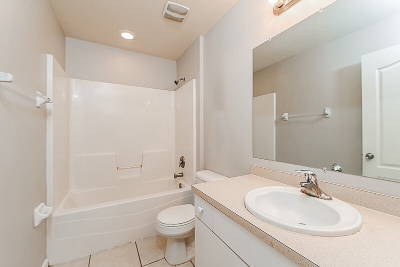 1,610/Mo, 3100 22nd St SW Lehigh Acres, FL 33976 Bathroom View