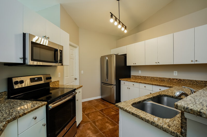 2,300/Mo, 218 SW 11th Ave Cape Coral, FL 33991 Kitchen View
