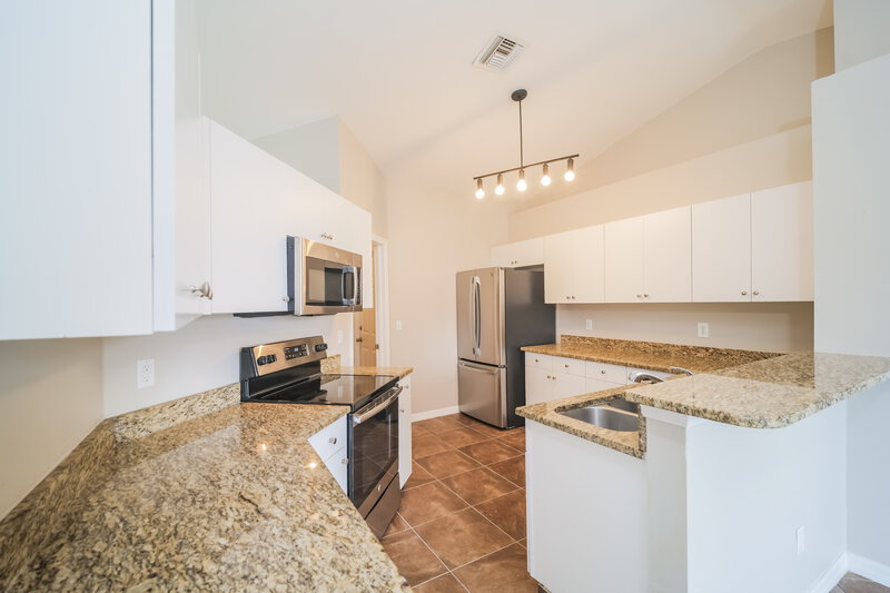 2,300/Mo, 218 SW 11th Ave Cape Coral, FL 33991 Kitchen View