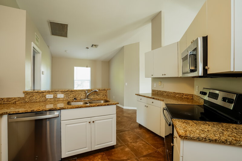 2,300/Mo, 218 SW 11th Ave Cape Coral, FL 33991 Kitchen View 2
