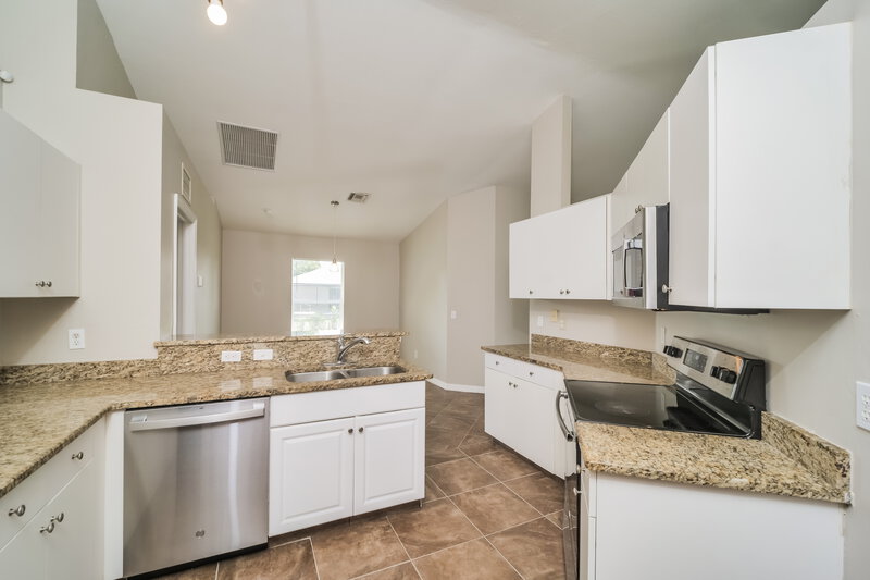 2,300/Mo, 218 SW 11th Ave Cape Coral, FL 33991 Kitchen View 2