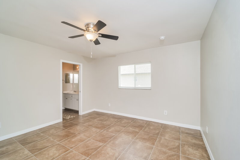 2,300/Mo, 218 SW 11th Ave Cape Coral, FL 33991 Main Bedroom View
