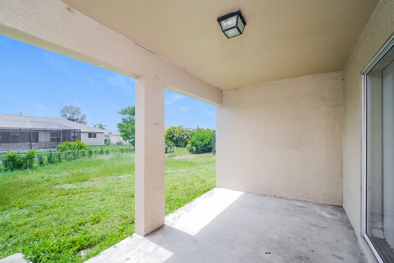 2,300/Mo, 218 SW 11th Ave Cape Coral, FL 33991 Covered Porch View