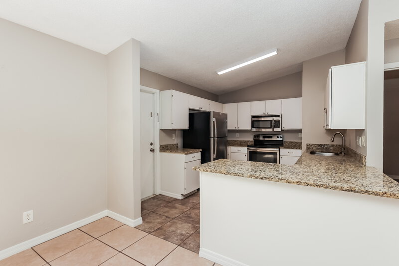 1,565/Mo, 1828 NW 2nd Pl Cape Coral, FL 33993 Kitchen View