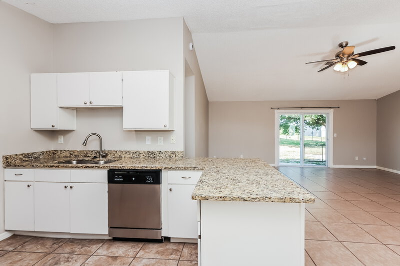 1,565/Mo, 1828 NW 2nd Pl Cape Coral, FL 33993 Kitchen View 2