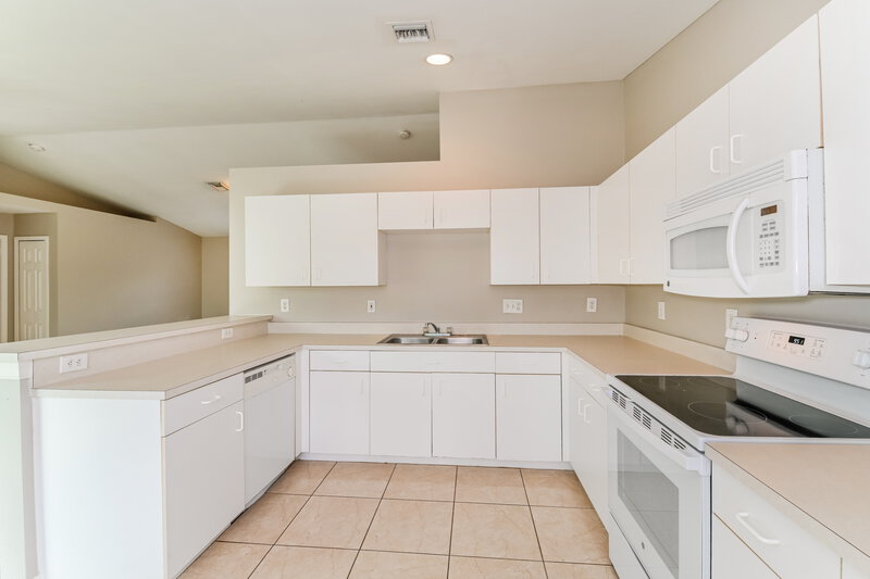 2,410/Mo, 4680 4th Ave SE Naples, FL 34117 Kitchen View