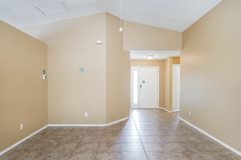 2,285/Mo, 6311 7th Ct E Bradenton, FL 34203 Living Room View