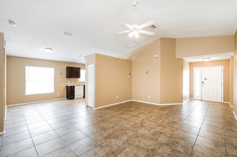 2,285/Mo, 6311 7th Ct E Bradenton, FL 34203 Living Room View 2