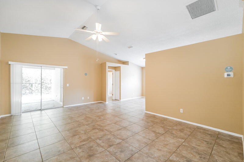2,285/Mo, 6311 7th Ct E Bradenton, FL 34203 Living Room View 3