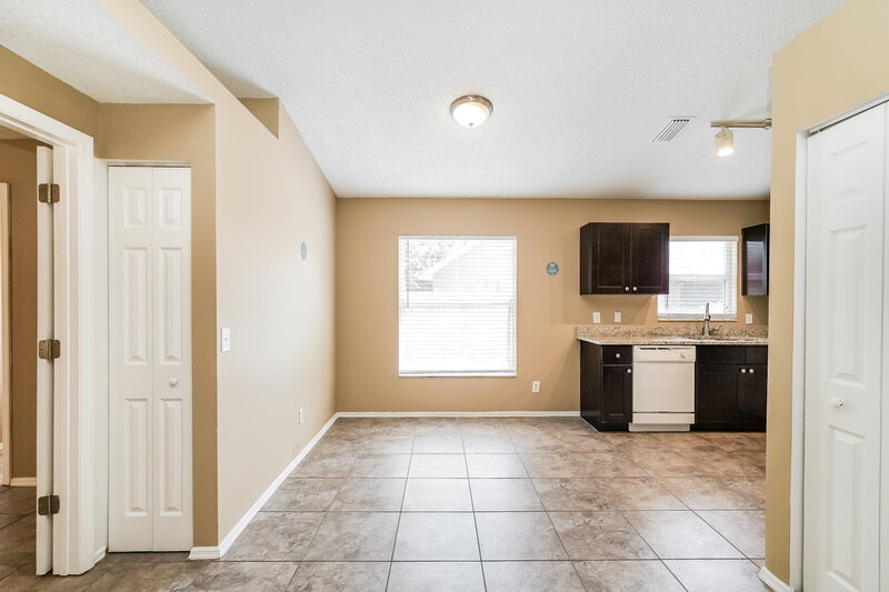 2,285/Mo, 6311 7th Ct E Bradenton, FL 34203 Dining Room View 2
