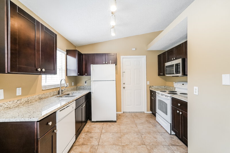 2,285/Mo, 6311 7th Ct E Bradenton, FL 34203 Kitchen View