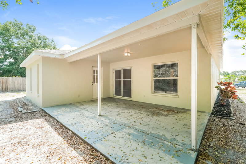 2,285/Mo, 6311 7th Ct E Bradenton, FL 34203 Rear View