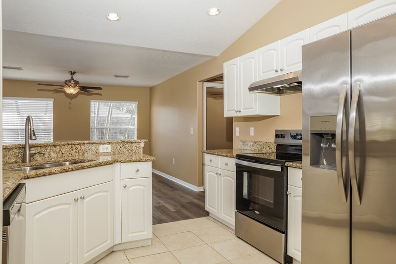1,995/Mo, 2715 94th St E Palmetto, FL 34221 Kitchen View
