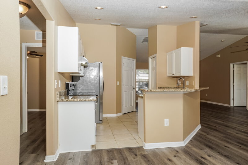 1,995/Mo, 2715 94th St E Palmetto, FL 34221 Kitchen View 2