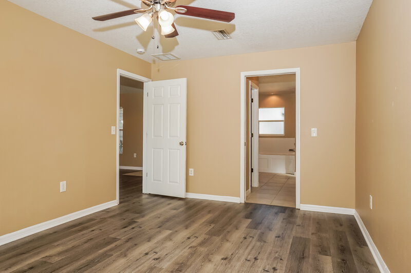 1,995/Mo, 2715 94th St E Palmetto, FL 34221 Main Bedroom View 2