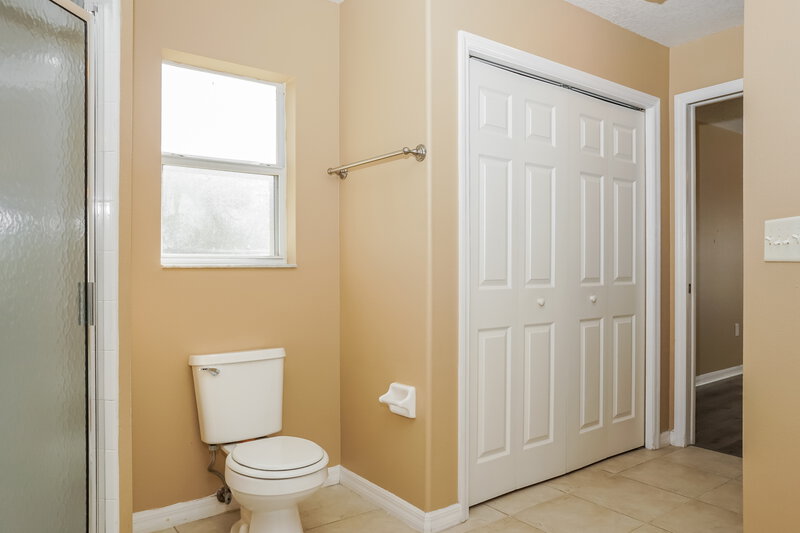 1,995/Mo, 2715 94th St E Palmetto, FL 34221 Main Bathroom View